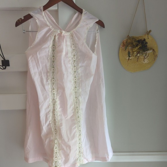 VTG Pale Pink Feminine Embroidered Lace Nightgown Small Sheer Cottage - Picture 2 of 9